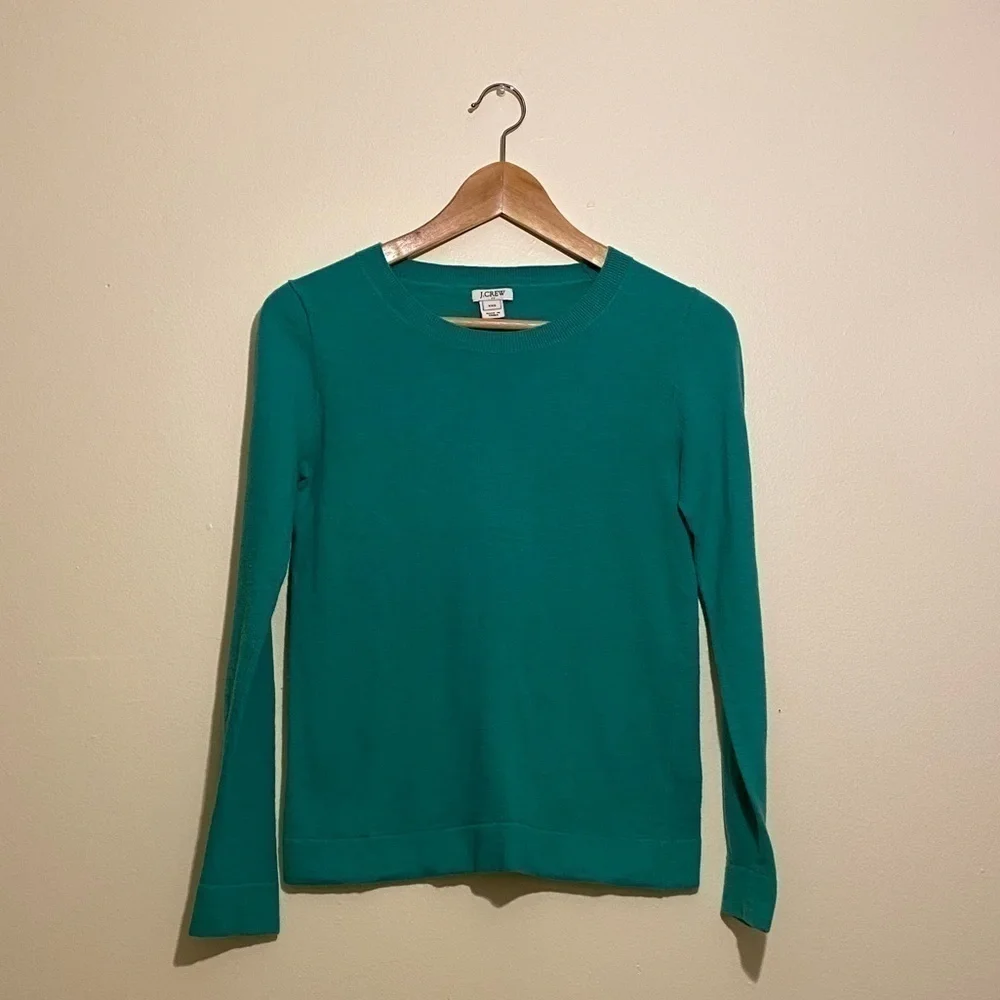 J. Crew cotton blend crew neck green sweater. Size Xxs.
